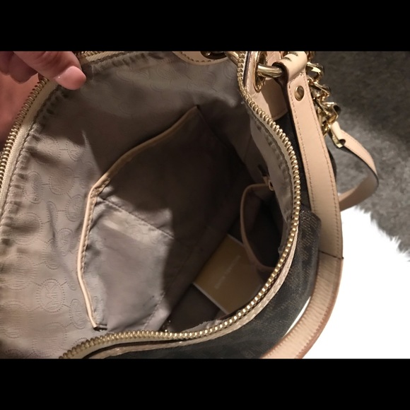Michael Kors hobo bag. - Picture 5 of 6